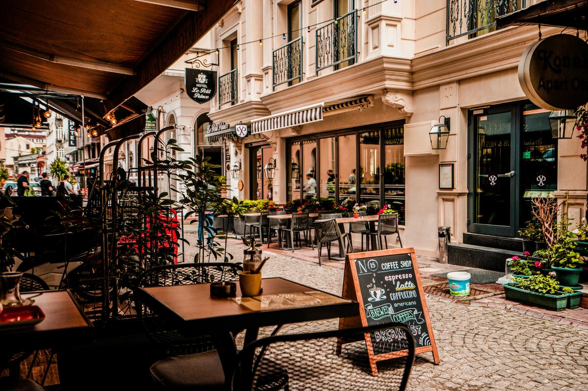 Inviting outdoor café seating